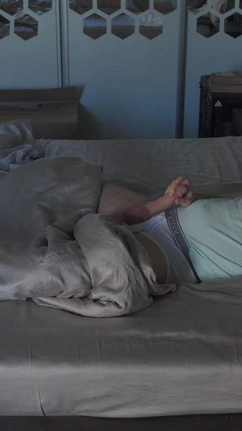 Jerking off and Cumming in Hand!