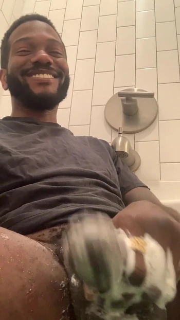 Matt Bishop Soapy Tub Jerk Off Session With Cum Shooting Everywhere!