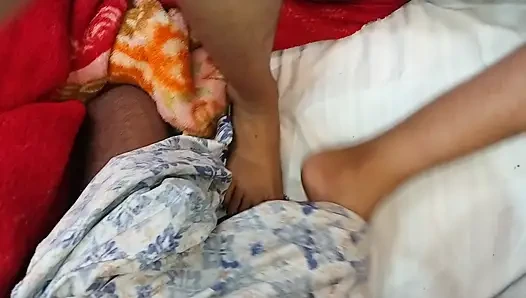 Showing a girl her thick cock in the train and then having sex in the OYO room, random girl fucked in the OYO room Hindi audio, train, xxx, porn, mms, sex