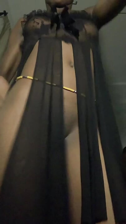 All Eyes on browngurl234 terwijl ze de camera overneemt met haar sexy dansmoves