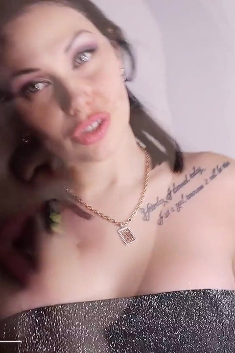 Lips and tits mesmerize