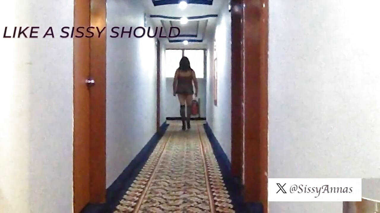 Otel Lobisinde Sissy Teşhirci Orospu