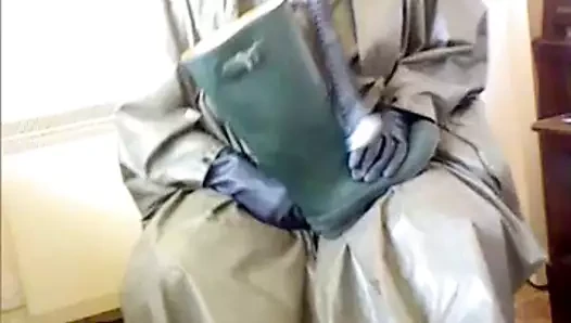 Yeşil lastik masturbasyon.