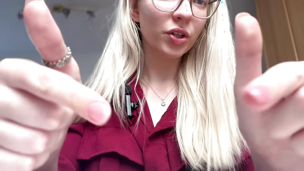 Wredna dziewczyna karze cię łaskocze Asmr