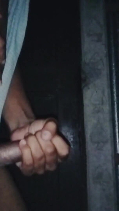Masturbación desnuda completa a altas horas de la noche por hardcore y una polla muy grande. | Clip 1