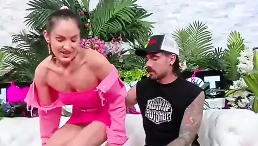 Mulut dan memek ava alex dientot pakai dildo!