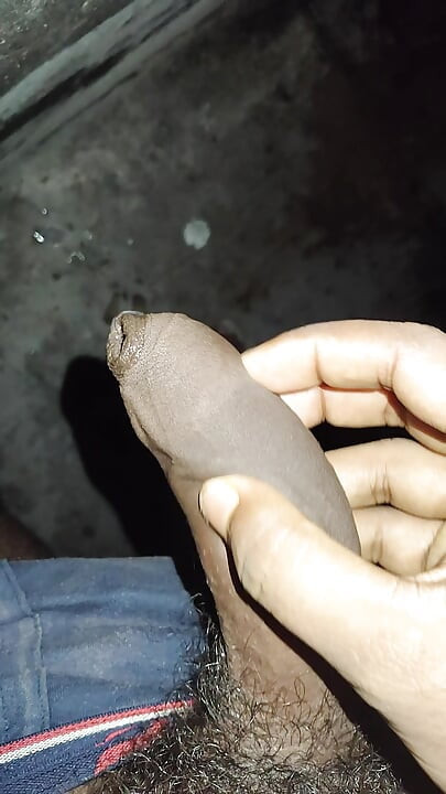 VÍDEO DE DESI SE MASTURBANDO GAROTO JOVEM