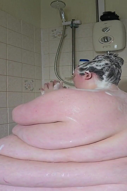 SSBBW Sit Down Shower Struggles