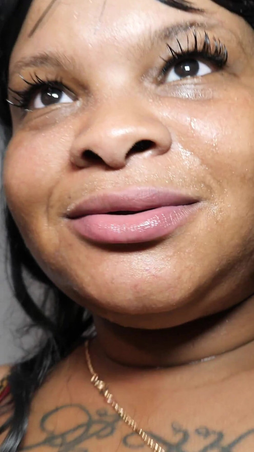 Celé video. sexy velká n krásná nováček Carmel Squirtz ošukaná Redzillou