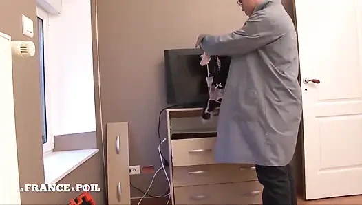 Так пышную грудастую темноволосую шлюшку жестко трахнули в анал и кончили на лицо