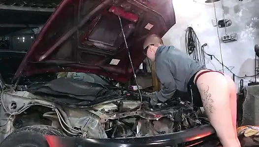 Сексуального механика Вилу Видиша долбят Toyota Ae101