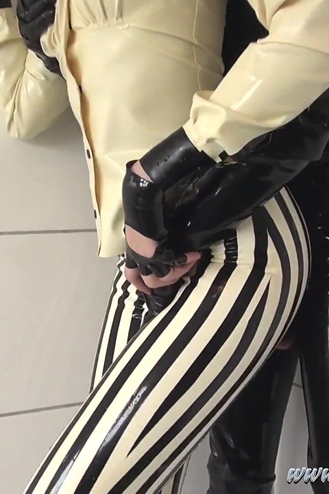 Deepthoats the Rubberslave in the Shower