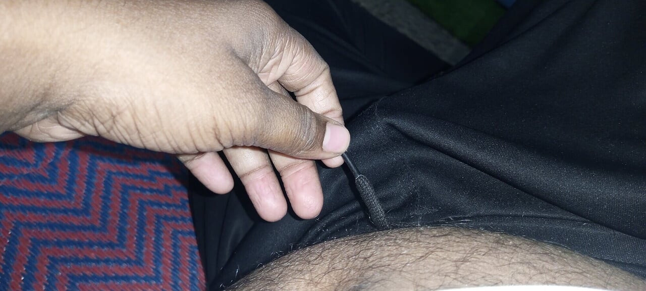 Desi dečko kod kuće