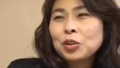 Amature Japanse milf, de eerste keer dat ze in porno verschijnt