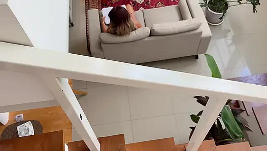 Mergokin teman sekamarku yang gemuk lagi asik masturbasi di hari pertama sewa rumah