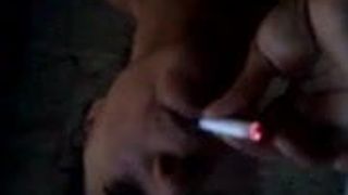 Heiße carbian Ebenholz-MILF Awilda raucht Zigarette