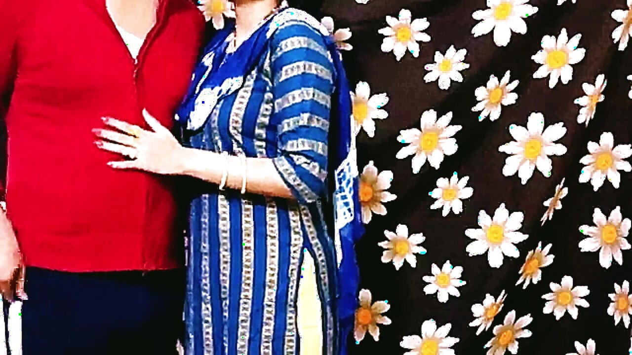 Watch Desi Bhabhi Ko Fierce Pella Sex Video. Brother-in-law gave a drink to the sister-in-law