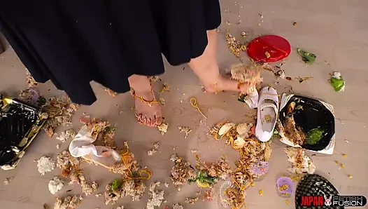 Mischievous Food Crush: Yui Shirasaki’s Playful Experiment