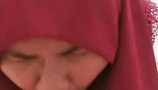 Adik tiri dikelabui untuk memberi adik tirinya.