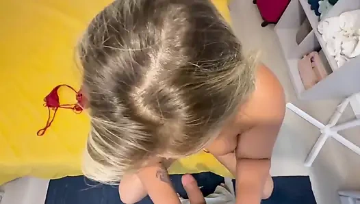 Горячая мачеха знает, как сделать меня возбужденной, часть 1 - Noah X Vitoria