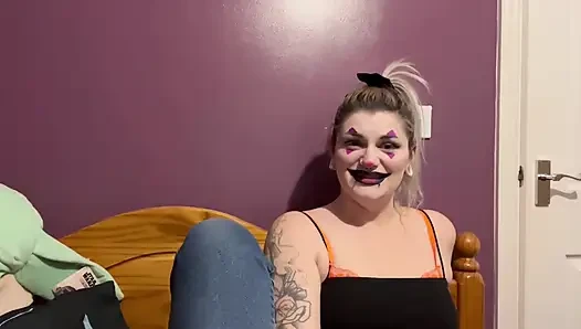 Clown, stiefschwederin entdeckt dich, wichsanleitung