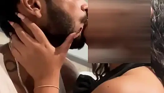 Индийскую сучку с большой задницей, Nri снял и жестко пробурил большой хуй