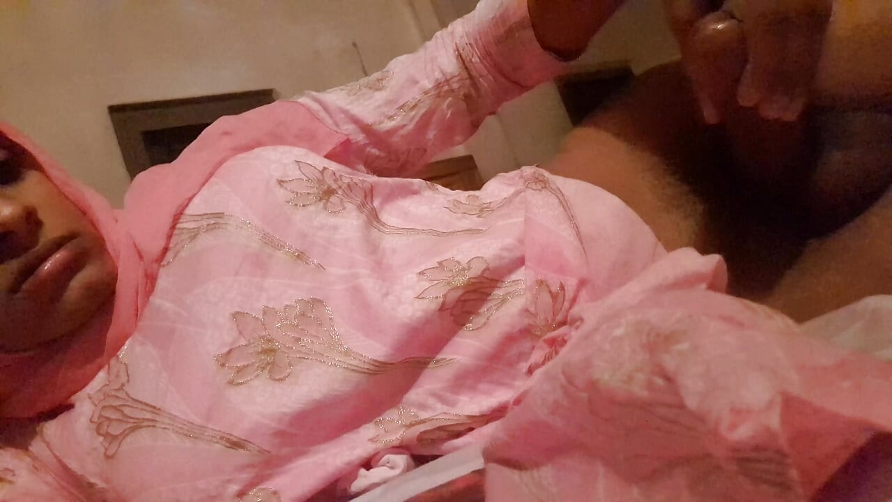 Desi hijabi sissy anal fingering
