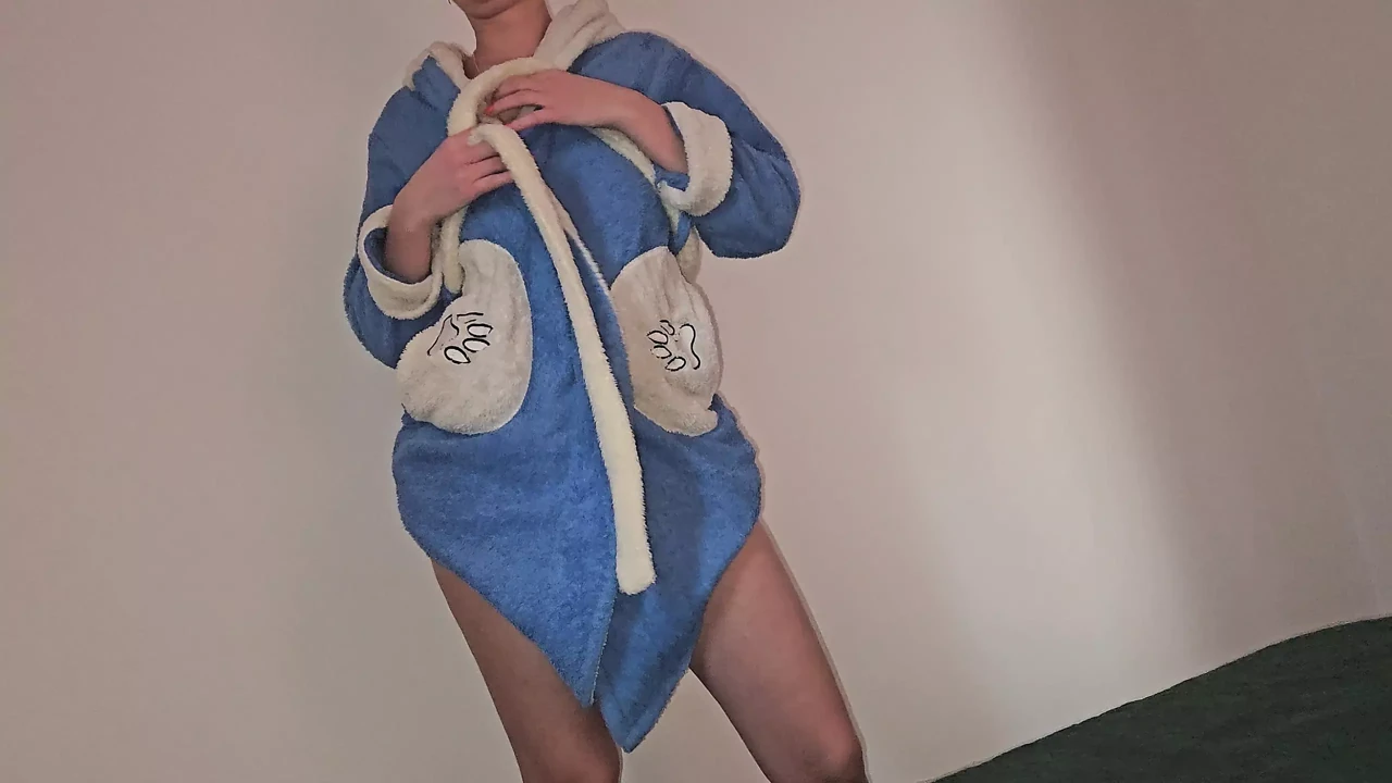 Trendy stepmother amateur fucks stepson after bath