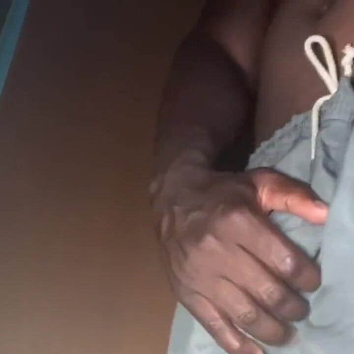 パート1 ファンが私にオナニーを頼み、彼女をビッチのように妊娠させてほしいと願う