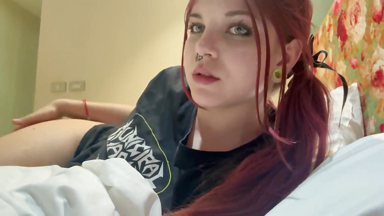 Ljubim svog dečka dok me kolega jebe u cuckold fetiš