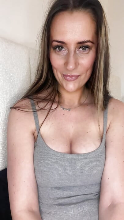 Sacanagem britânica milf seduz você ASMR JOI