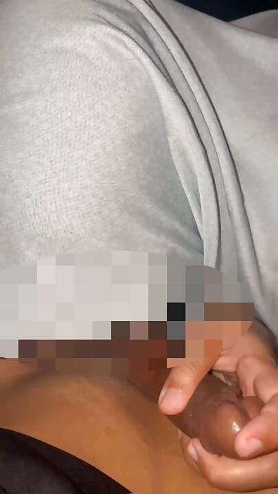 Malezyalı evli kadın arabada oynuyor