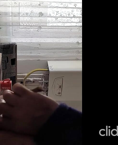 玩弄特殊的玩具，直到在內褲裡射很多精液