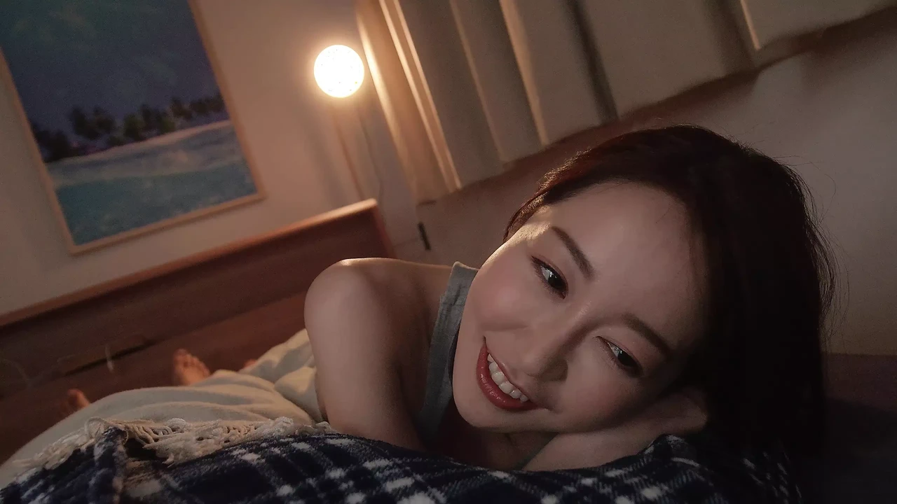 篠田YUU 被住在隔壁的色情美女诱惑并中內射她