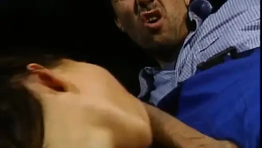 Молодую винтажную девушку с большими сиськами трахнули и камшот в рот огромным членом