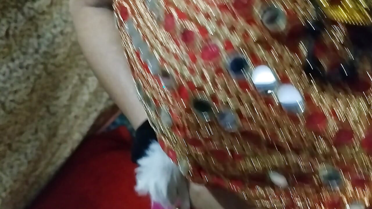 Bhabhi의 보지 물이 핫한 보지로 나왔어