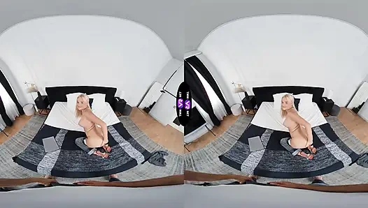 Geile blondine reitet seinen schwanz, nachdem sie ihren laptop repariert hat - tmwVRnet