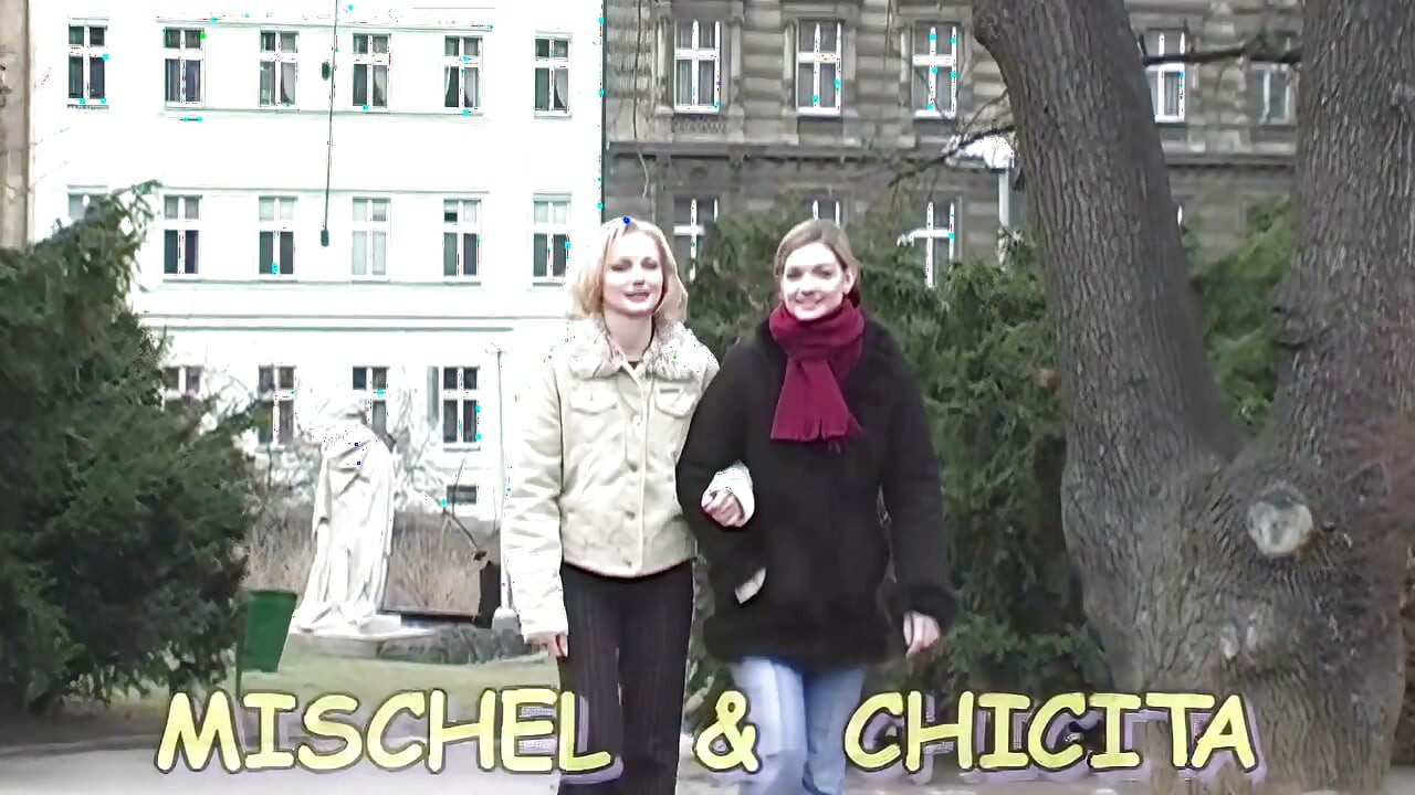 Du får lov til at kneppe Chicita og Mischel Wild i røven under en trekant