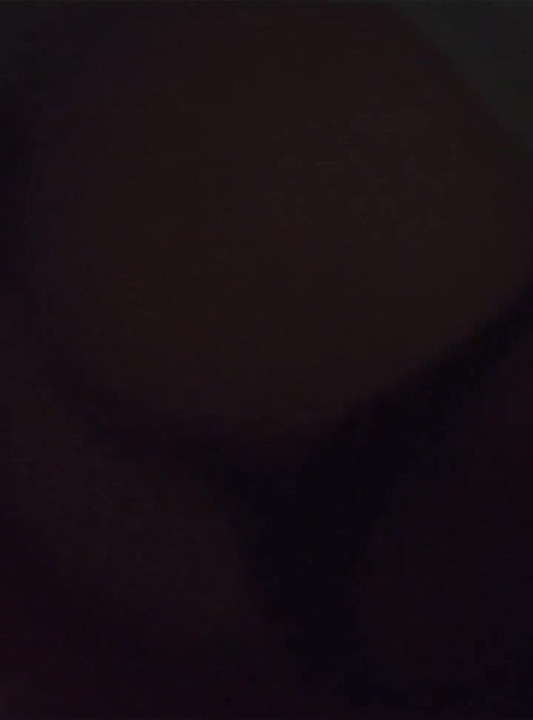 Pria tua mesum masuk ke kamar istrinya dan merekam videonya