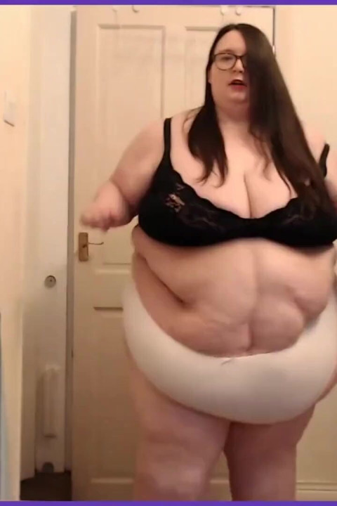 Ssbbw nefes alan tanga sutyen egzersiz rutinini takip ediyor