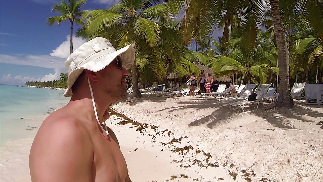 La coppia appena sposata si gode la loro luna di miele con un mucchio di divertimento sessuale - 3 scene in 1