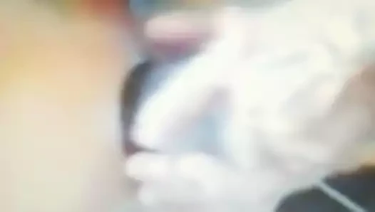 Macarena, kıçıma bir şişe su sokuyor