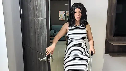 Сексуальная большая мачеха делит кровать с новым пасынком