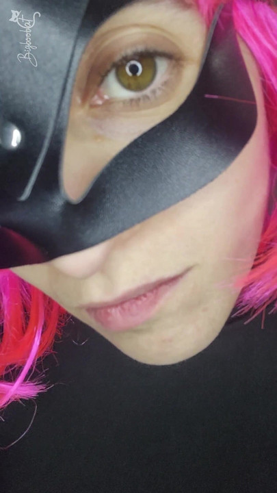 Savurează-mi dorința cu masca mea de pisicuță și țâțele mari