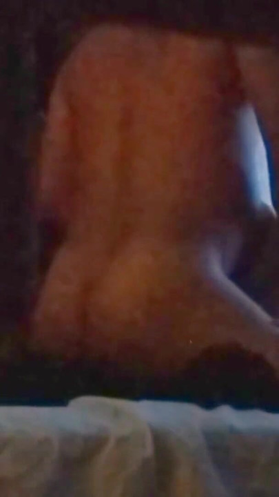 Pelajar kolej yang sangat bengkung dan menampung lulus subjeknya. | Klip 1