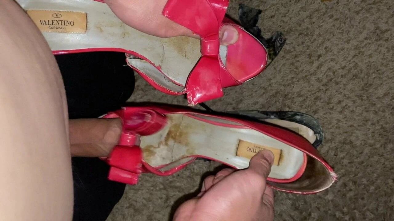 Cumming in pink Valentino pumps
