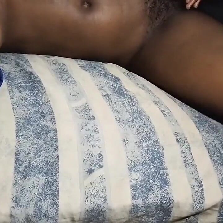 Faith se fait baiser en missionnaire en POV