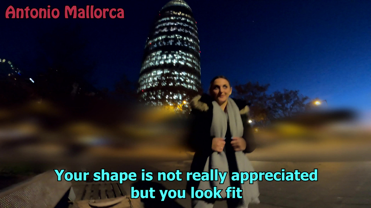 在我丢了airbnb后，热辣的大屁股西班牙人邀请我去她的酒店房间