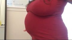 Pregnant Yuutuber bra less bellyshot