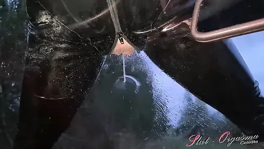 Sklavin, schlampen-orgasma celeste macht ein schmutziges chaos auf dem autofenster